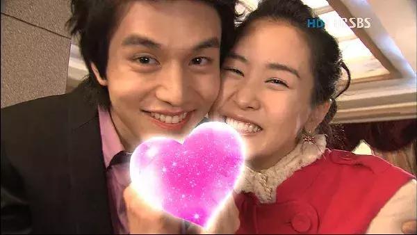 单眼皮的女生还是双眼皮的好看,单眼皮女生必须是双眼皮才好看吗