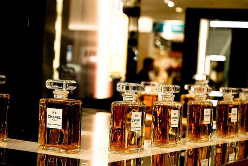 香奈儿5号香水瓶设计,香奈儿5号香水制作过程