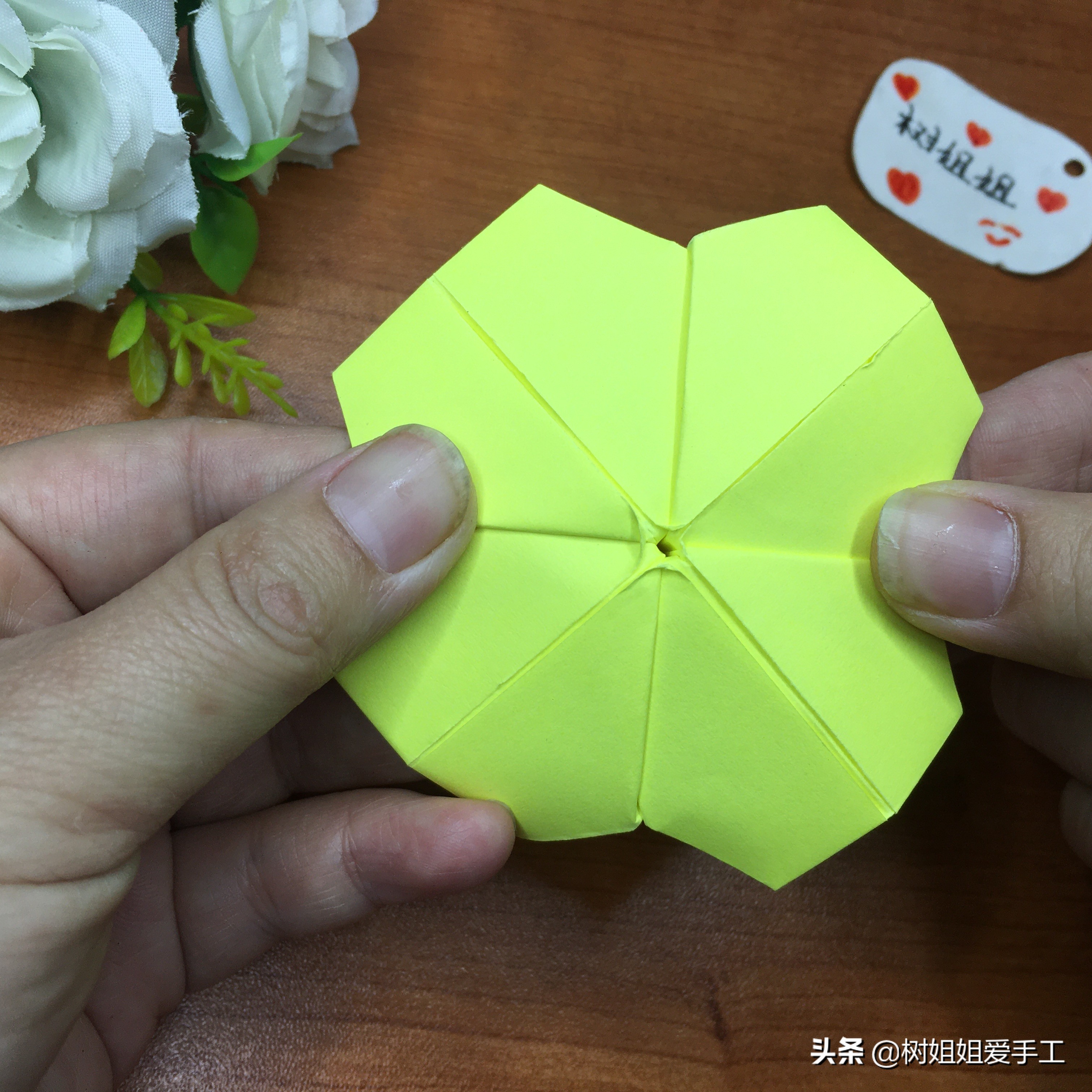 折纸陀螺教程用两张a4纸折陀螺,不用剪刀不用胶水能玩的折纸陀螺