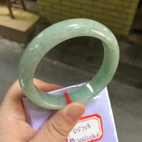 什么是豆种翡翠手镯,豆种翡翠多少钱