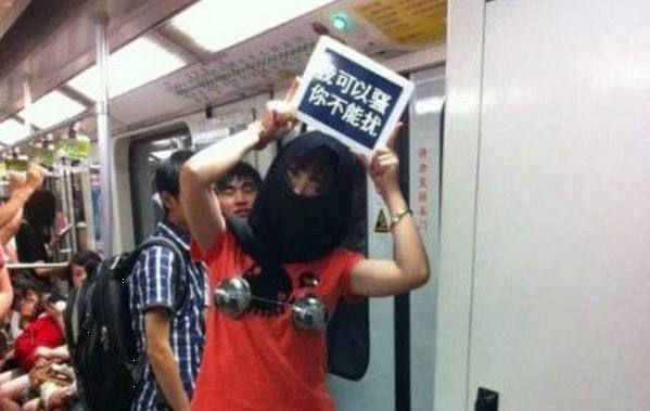 女朋友管我要钱不想给怎么办,女朋友老是向我拿钱靠谱吗