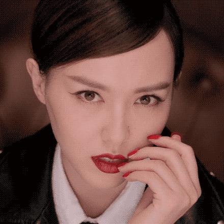 彩妆师为什么化妆好看些,为什么彩妆师底妆不脱妆