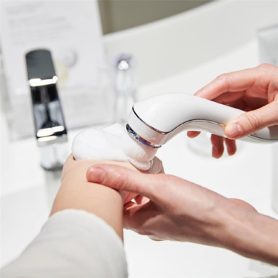 “小脸梦”光靠护肤品怎么够?美容仪才是留住青春的神助攻