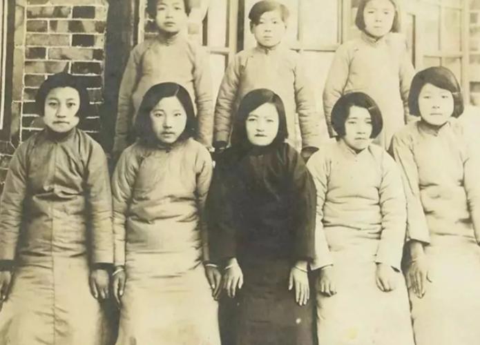 整容医院割单个双眼皮,上海整容医院做双眼皮多少钱