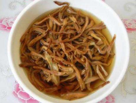 鸡蛋黄花菜汤的功效与作用,黄花菜鸡蛋功效