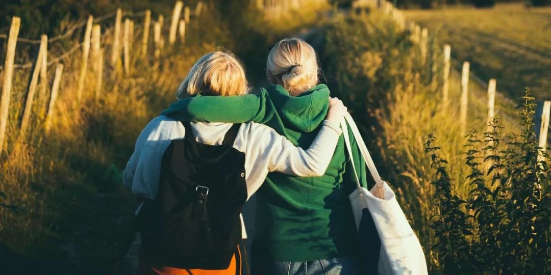 闺蜜的最高境界就是各忙各的,闺蜜的最高境界就是心神合一
