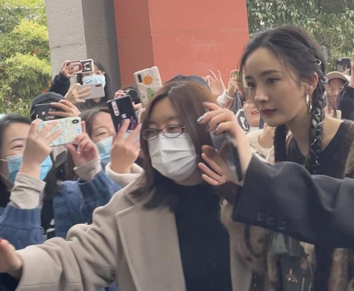 杨幂近期照片发型,杨幂生图曝光颜值