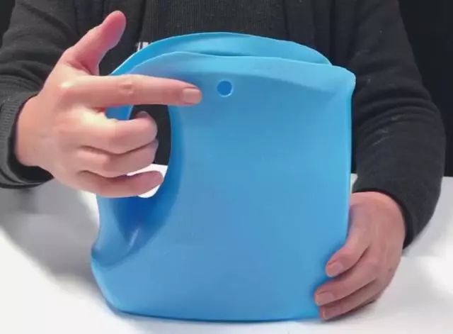 使用洗衣机置物架,洗衣瓶改造吹风机置物架