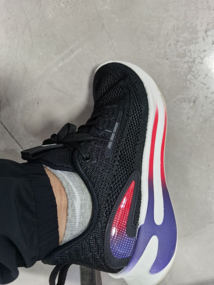 鸿星尔克哪双跑鞋更有性价比,鸿星尔克最好的一双跑鞋是什么