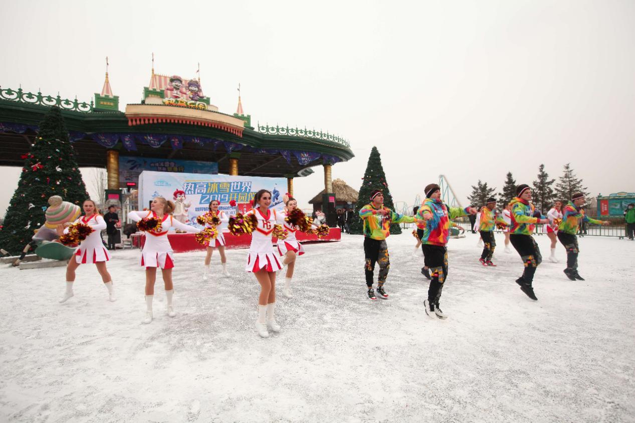 热高乐园冰雪大世界滑雪区,热高冰雪世界开了吗