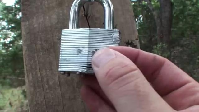 用枪开锁真的好吗,现实中能用手枪开锁吗