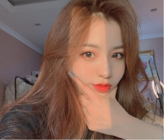 刘思瑶真正脸型,刘思瑶侧脸镜头是怎么摆的