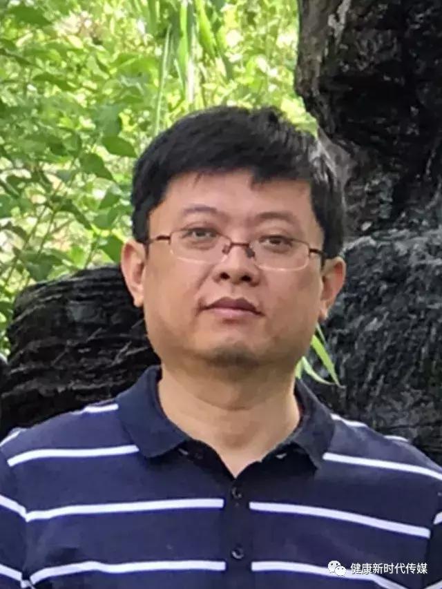 【医・人物】“锋行者”魏多刚执刀除疾挥毫抒怀