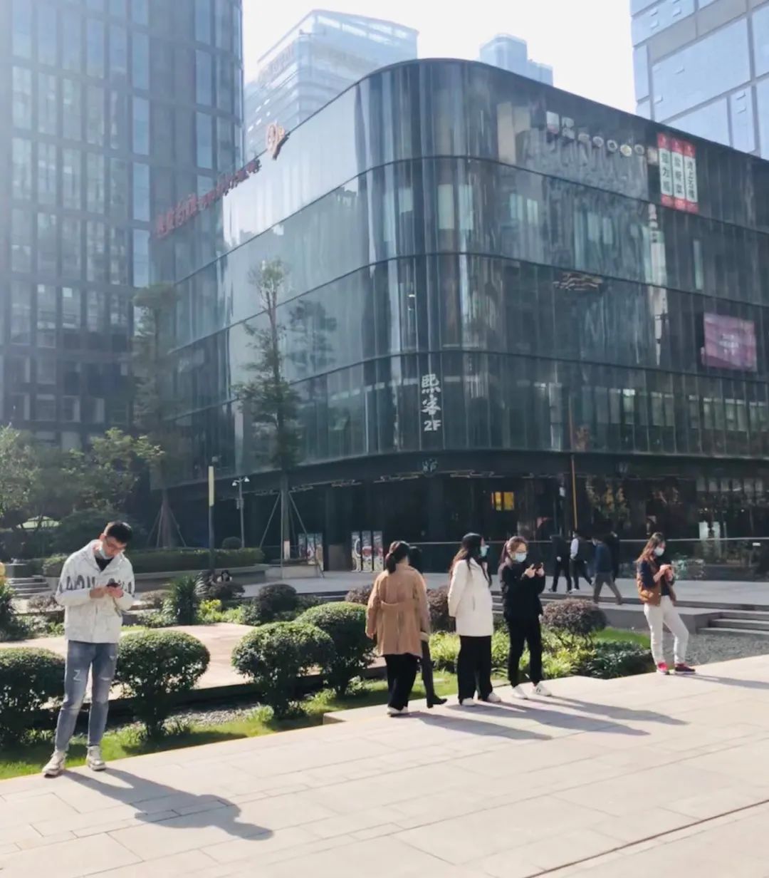 成都天府三街打工视频,天府三街上班的人怎么那么多呢