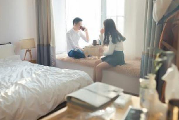 危情谍影,小说叠影