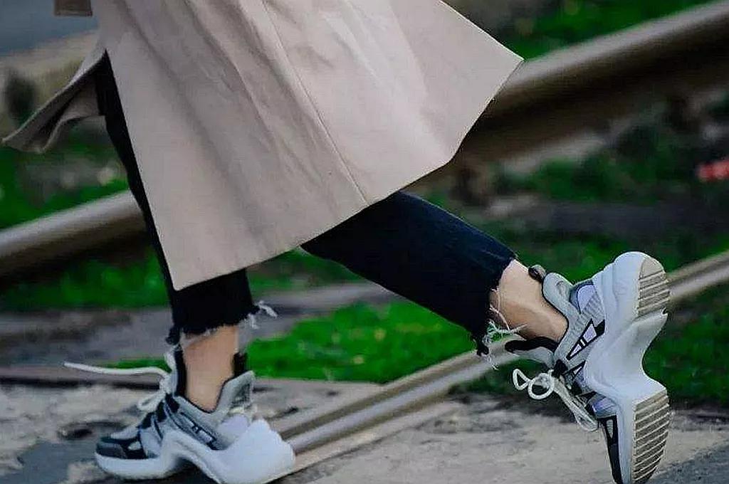 女大学生学韩剧露脚踝受凉发烧，教你正确养护脚踝