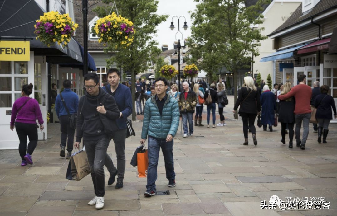 中国顾客暴跌八成!疫情冲击下,英国著名打折村也顶不住了