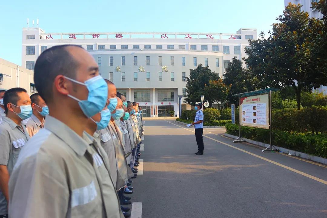 监狱里坐牢的真实感觉,监狱坐牢真实生活