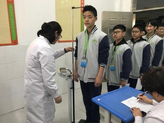 初中生的身高表出炉你达标了吗,初中生身高标准是多少正常