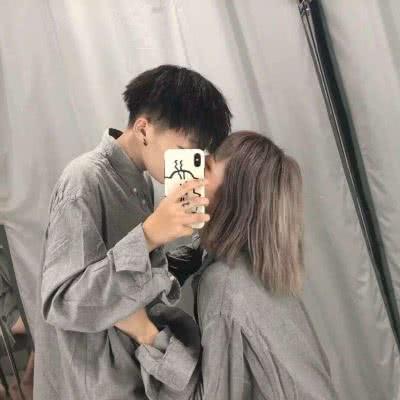 向女朋友索吻的正确方法,怎么让女朋友主动索吻