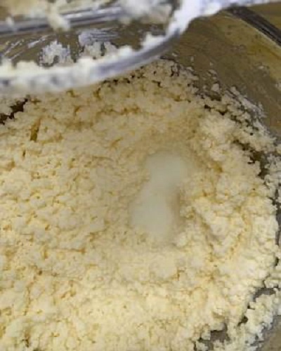 奶油打发过头了变成了豆腐渣,奶油打发失败怎么利用