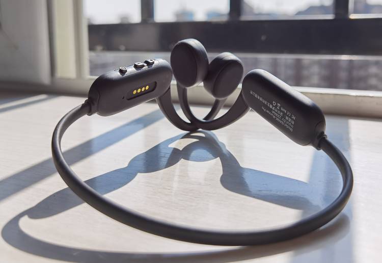 轻盈如风歌声如酒,海量无损绕梁不绝