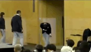 羽生结弦怪异行为,羽生结弦被光头采访