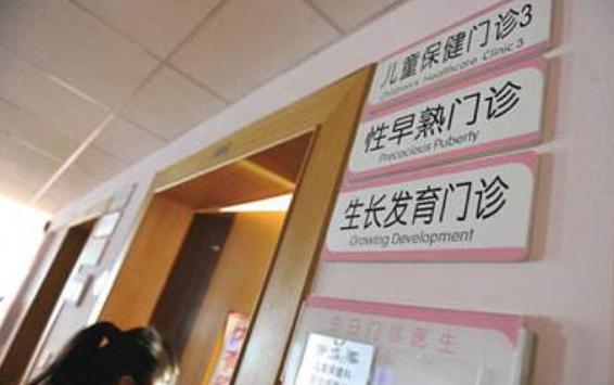 女孩喝蜂蜜会发育早吗,女童喝蜂蜜水会早熟吗