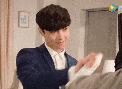 干皮上妆卡粉严重用什么拯救,干皮上妆浮粉快速补救方法