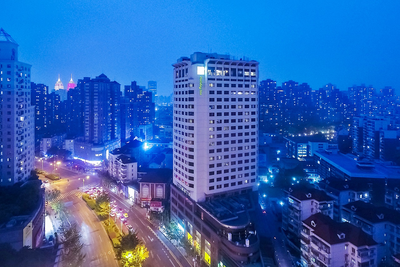 体验BOOMI亲子房，吃自助小火锅，喝本地啤酒，周末可以这么过