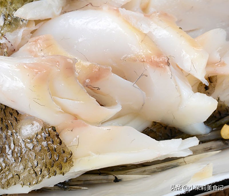 怎么区别海鲈鱼和淡水鲈鱼,买鲈鱼公的好吃还是母的好吃