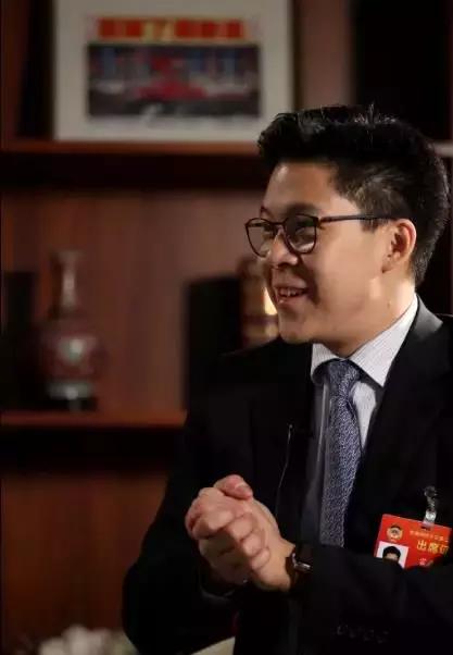 霍启刚郭晶晶官网报道,霍启刚郭晶晶一起插秧吃农家饭