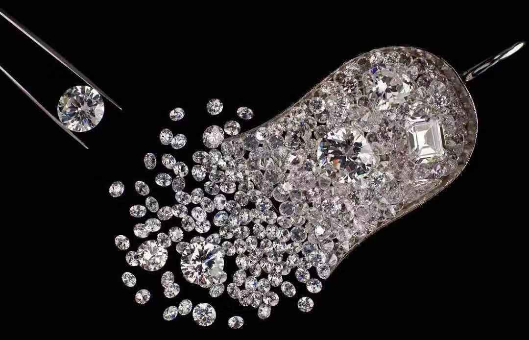 人造钻石与天然钻石的区别与价值,人造钻石和天然钻石的最大区别