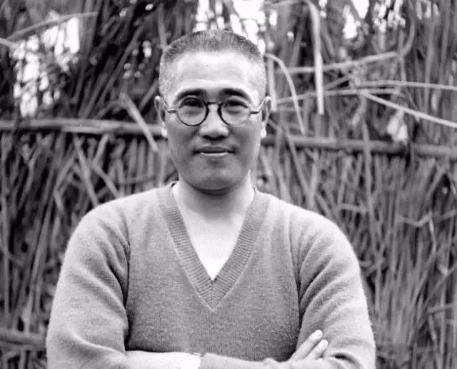 他是蒋介石的王牌战将,被俘虏后,惊动我军元帅前来跟他学习