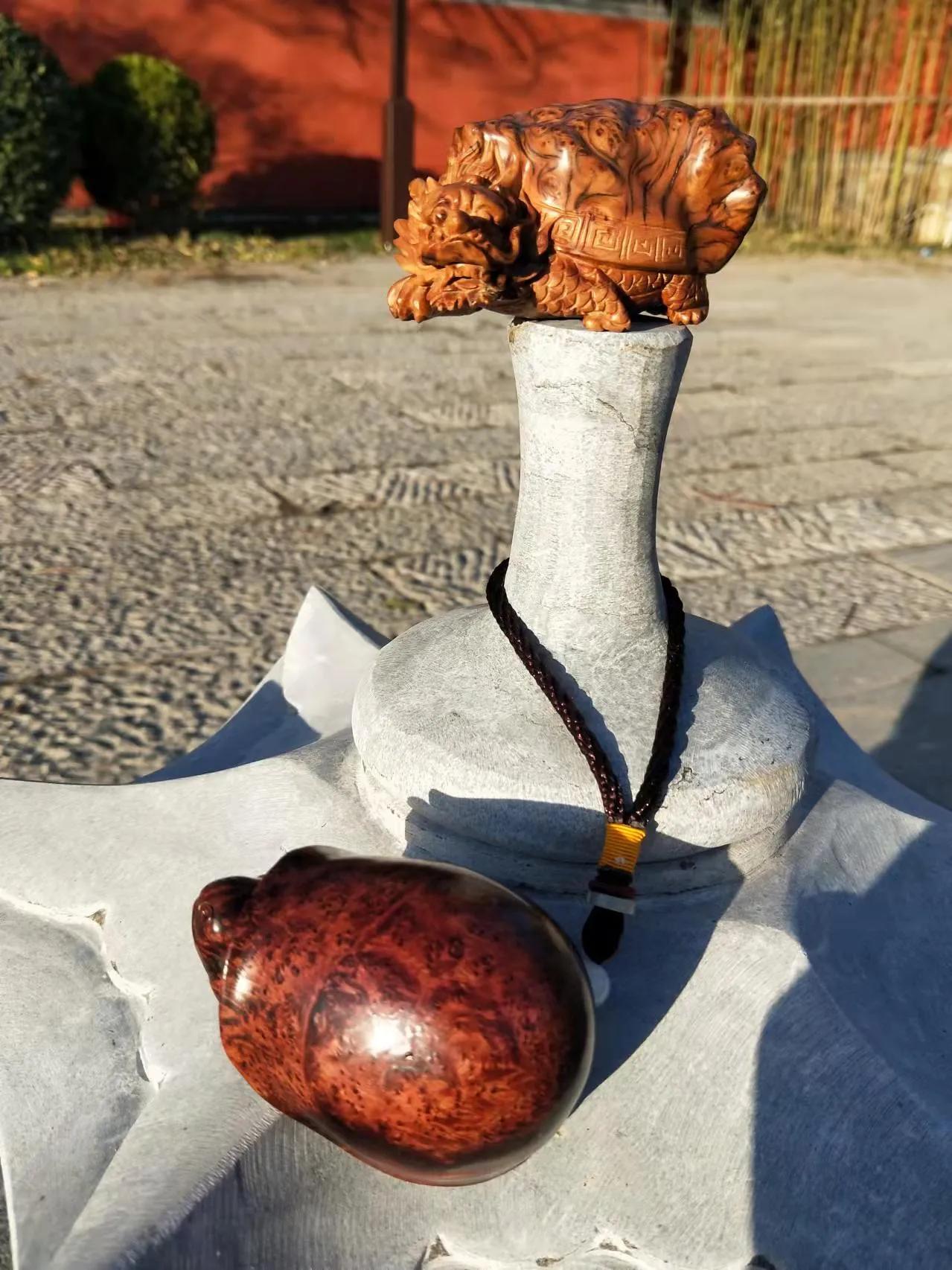 怎么盘玩琥珀木手把件,怎样盘玩榆木把件