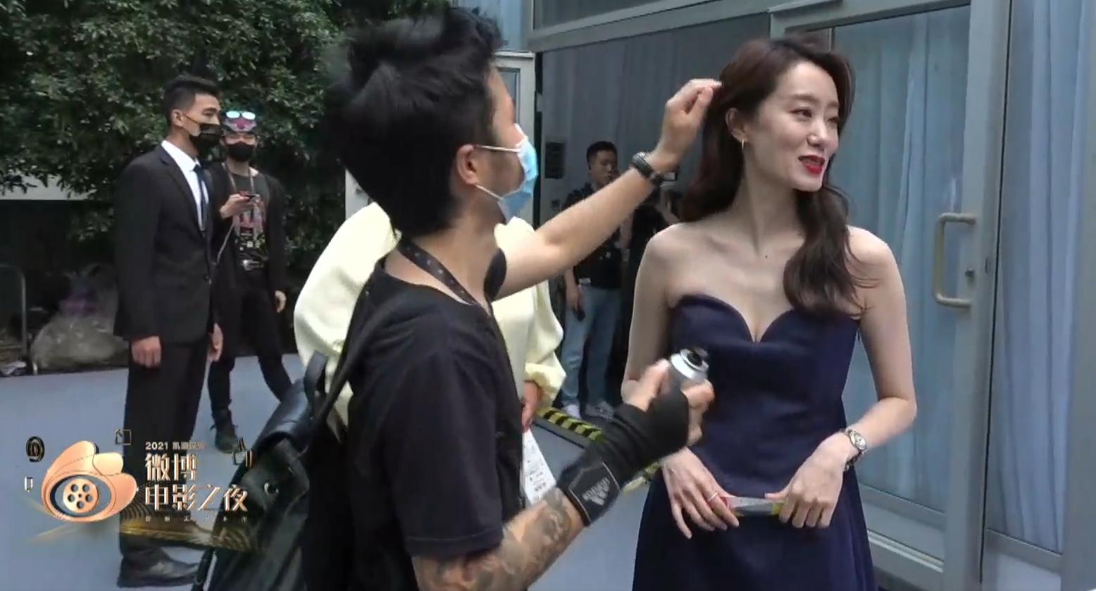 张小斐现在还跟着贾玲么,贾玲和张小斐合起来的样子