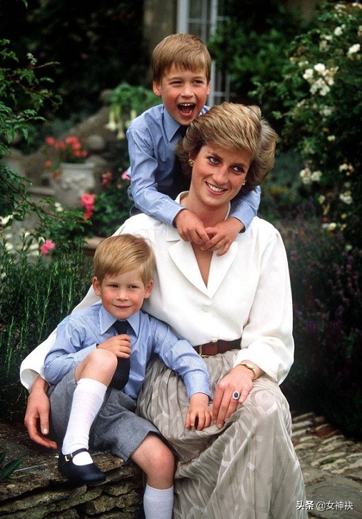 戴安娜英国王妃,戴安娜王妃为什么被捧得那么高