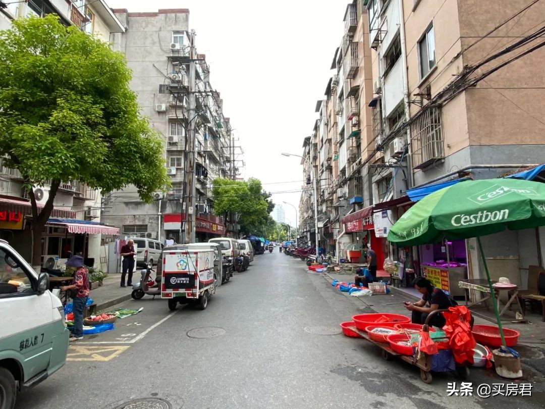 在三牌楼撸了顿串，他决定在这里买房