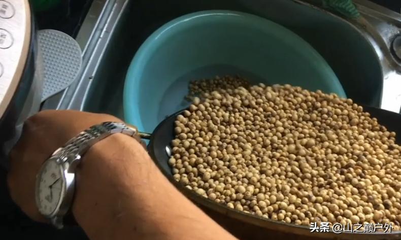 冬钓鲫组合饵料,冬钓鲫鲤鱼的饵料配方