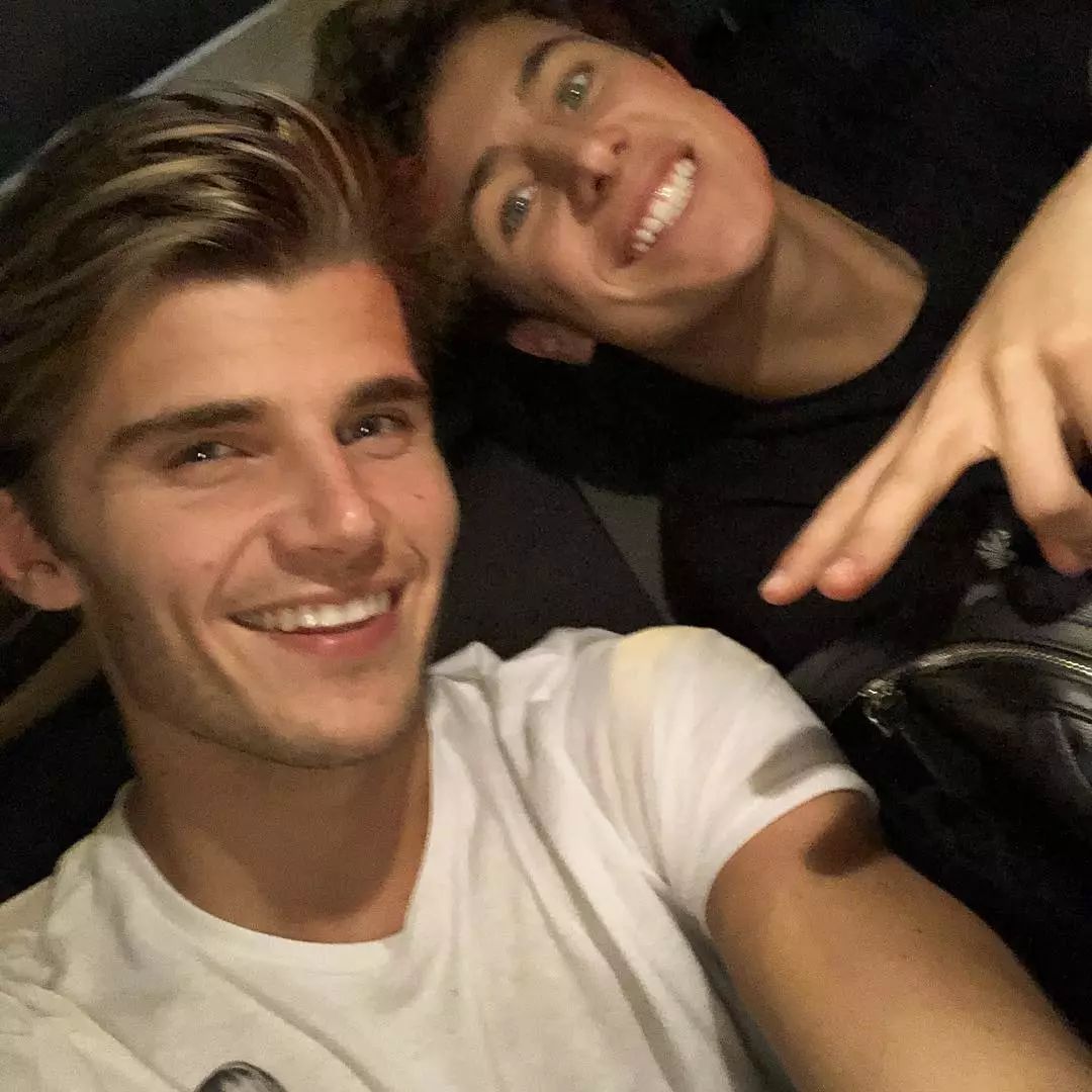 被嘲笑路人长相的搞笑网红TwanKuyper，成为Versace男模