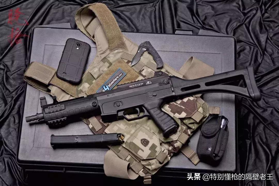 上过战场的ak47突击步枪,85式冲锋枪在实战中表现