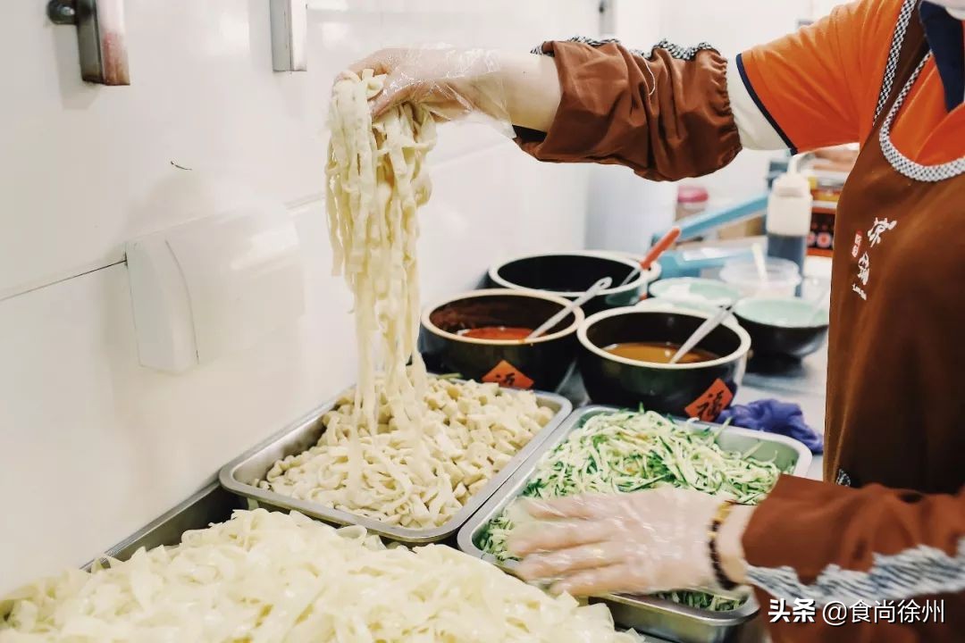 创历史！徐州凉皮开到悉尼！健身私教烹制的美味，还有变态辣……