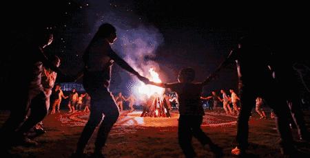 音乐烟花汇演视频,音乐篝火烟花秀