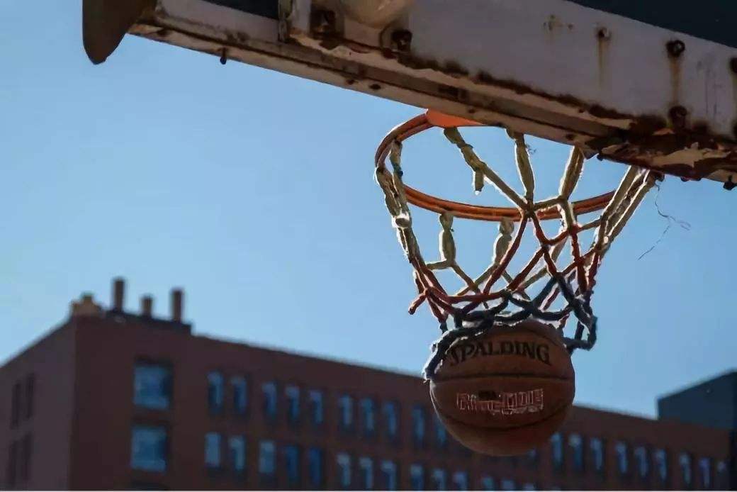 致逝去的青春和热爱篮球的岁月,我从来没有放弃过对篮球的热爱