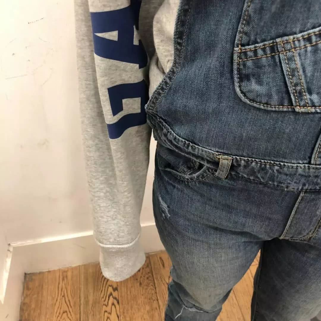 我带身高155的同事来到童装部，结果她逛疯了……