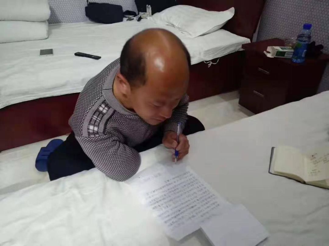 五六个月，五六十个村民微商干了上百万平顺县电商扶贫微商村纪事