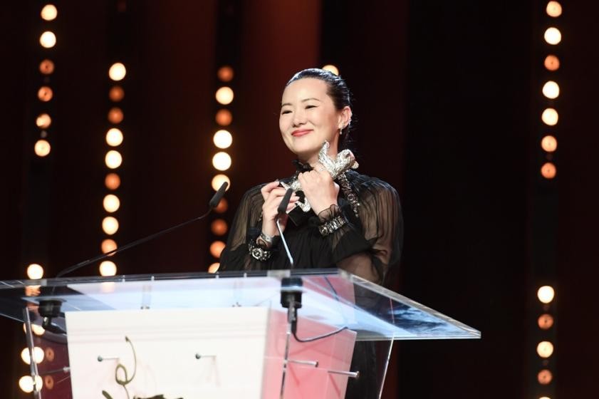 有皱纹依旧很美的女明星,皮肤松弛长皱纹的女明星