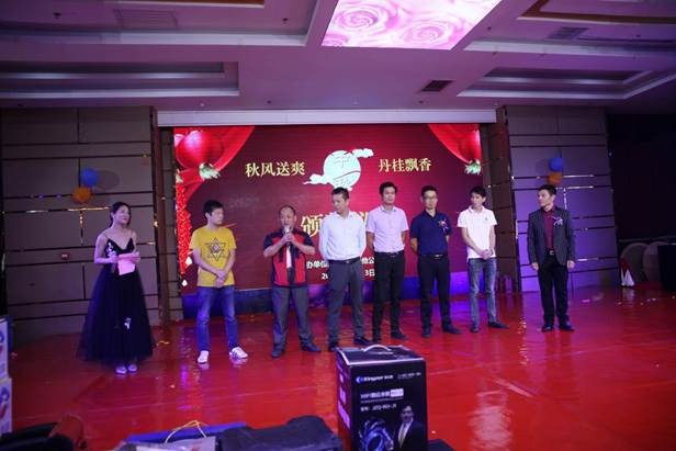 秋风送爽丹桂飘香秋雨绵绵,秋风送爽丹桂飘香秋意浓