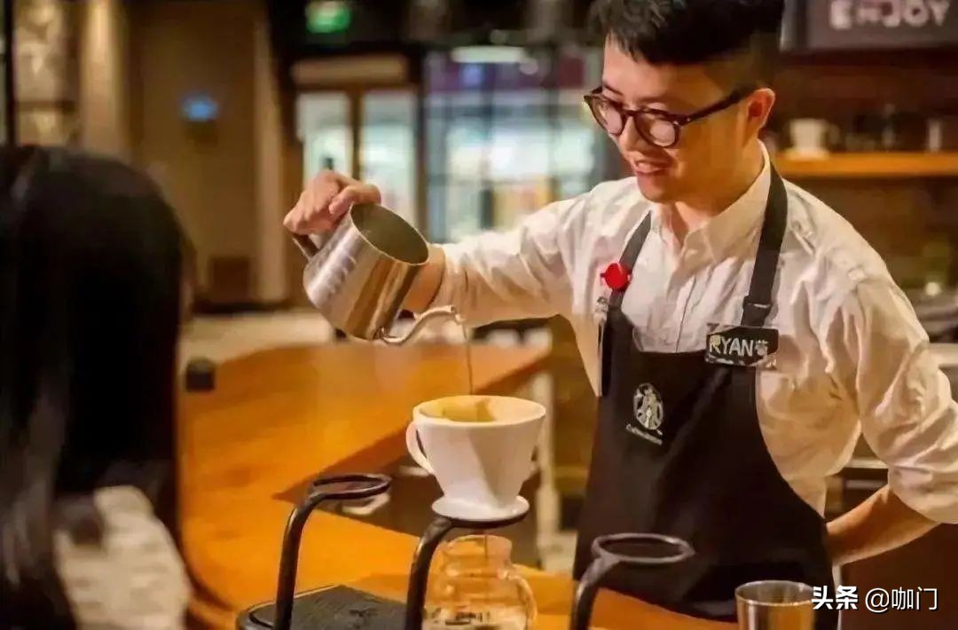 饮品店生意不火也不淡,饮品店里生意不好怎么化解