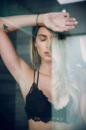 明星内衣秀：杨幂、赵丽颖、孟美岐，网友：都输给了45岁的她